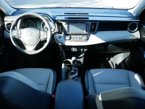 Used 2018 Toyota RAV4 Limited image 15