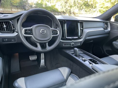 Used 2022 Volvo XC60 B5 R-Design image 38