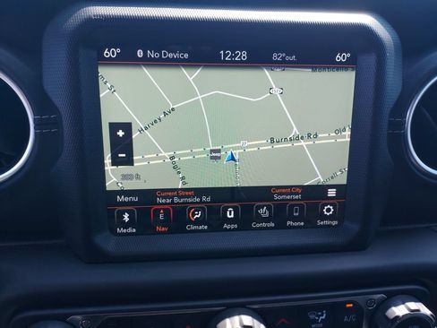 Used 2020 Jeep Gladiator Overland AWD/4WD image 22
