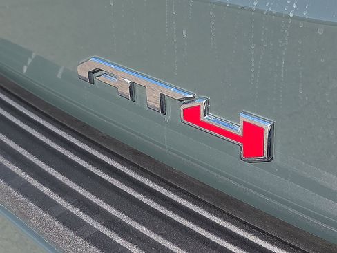 Used 2025 GMC Yukon AT4 w/ AT4 Premium Plus Package image 8