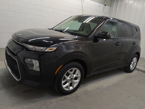 Used 2020 Kia Soul S image 2
