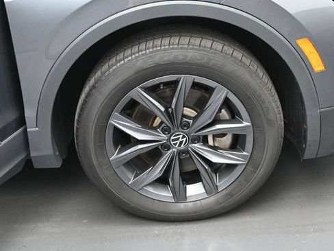 Used 2023 Volkswagen Tiguan SE AWD/4WD image 36