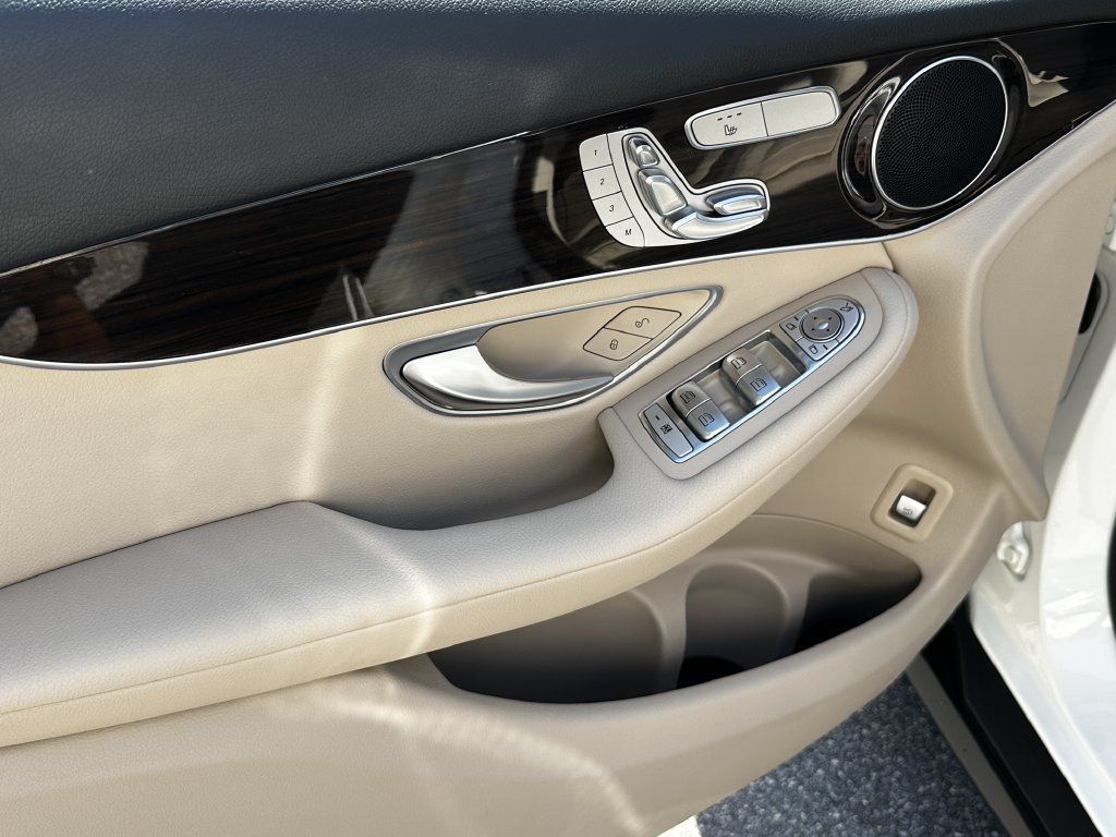 Certified 2022 Mercedes-Benz GLC 300 image 11