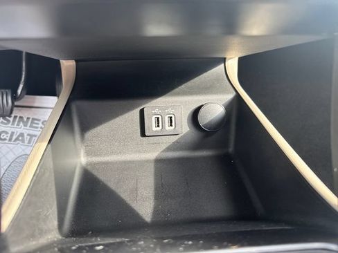Used 2019 Ford Fusion SE FWD image 23