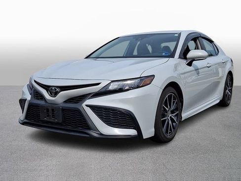 Used 2024 Toyota Camry SE FWD image 1