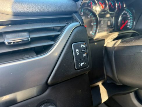 Used 2017 Chevrolet Suburban Premier AWD/4WD image 19