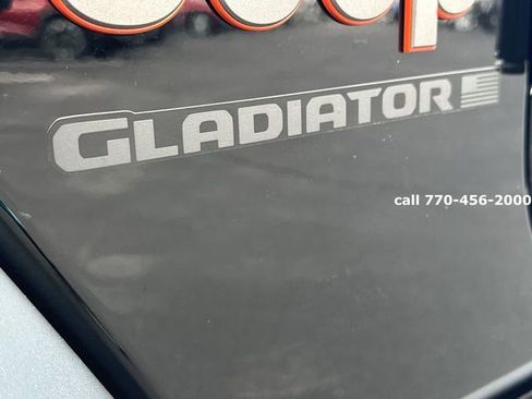 Used 2025 Jeep Gladiator Mojave w/ Convenience Group image 30