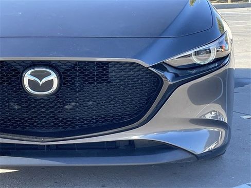 Used 2019 MAZDA MAZDA3 Hatchback w/ Premium Package image 8