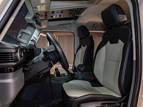 Used 2025 INEOS Grenadier image 21