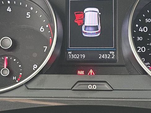 Used 2018 Volkswagen Tiguan SE image 26