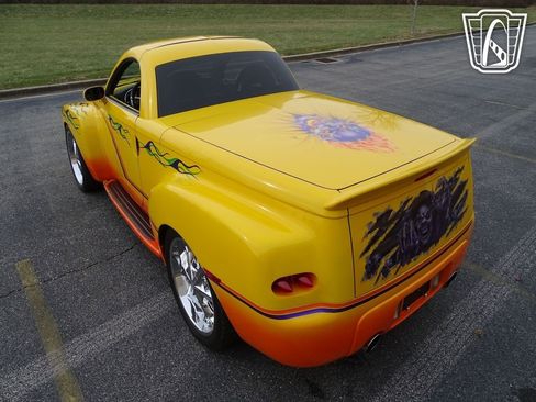 Used 2004 Chevrolet SSR w/ Preferred Equipment Group image 9