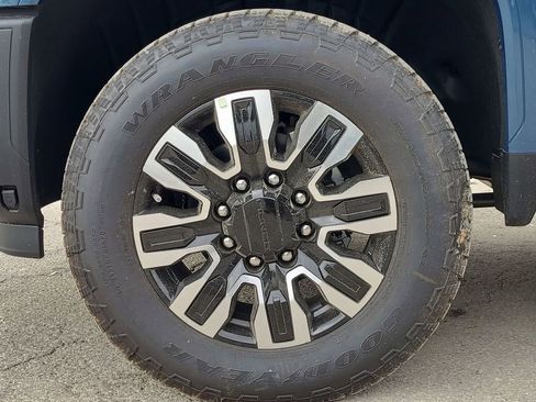 New 2026 GMC Sierra 2500 Denali Ultimate w/ LPO, Black Badging Package image 34