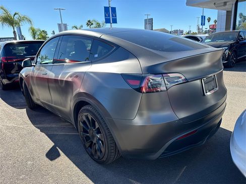 Used 2021 Tesla Model Y Long Range image 9
