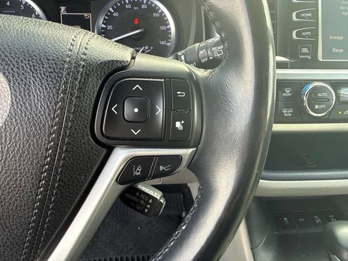 Used 2018 Toyota Highlander Limited AWD/4WD image 25