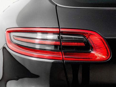 Used 2018 Porsche Macan S image 11