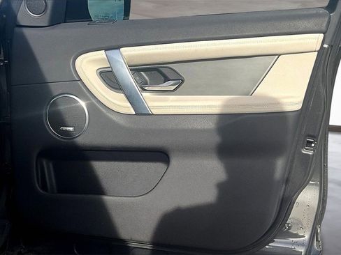 Used 2023 Land Rover Discovery Sport SE R-Dynamic image 19