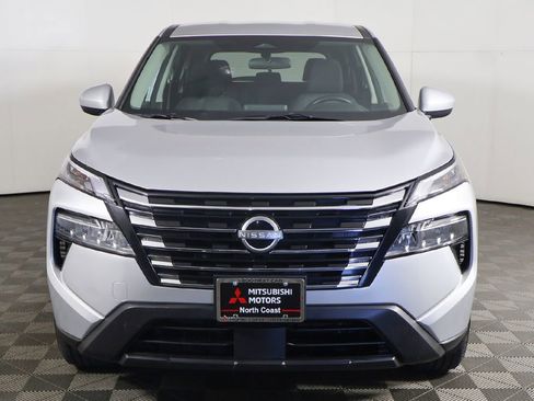 Used 2025 Nissan Rogue SV FWD image 13