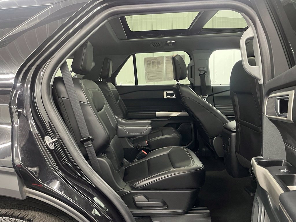Used 2023 Ford Explorer XLT w/ Equipment Group 202A AWD/4WD image 15