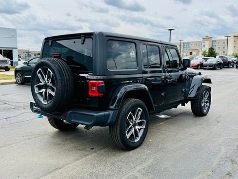 Used 2024 Jeep Wrangler Unlimited w/ Convenience Group image 7