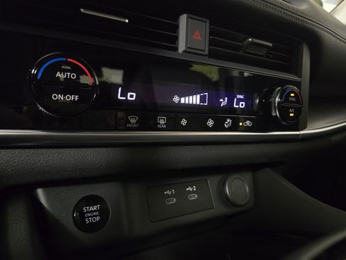 Used 2024 Nissan Rogue SV AWD/4WD image 25