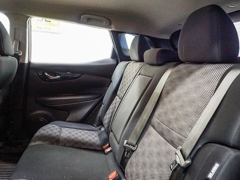 Used 2022 Nissan Rogue Sport SV image 19