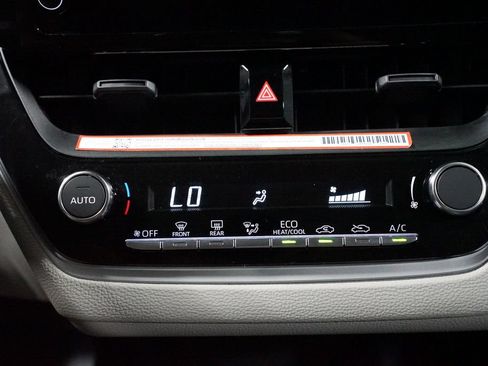 Certified 2025 Toyota Corolla LE FWD image 20