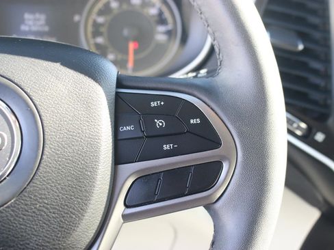 Used 2022 Jeep Cherokee Latitude Lux FWD image 19