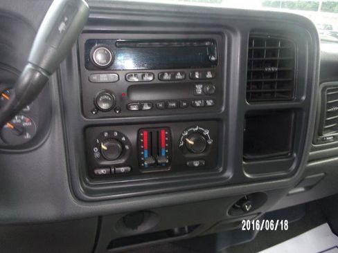 Used 2006 Chevrolet Silverado 1500 LT w/ Light Duty Power Package AWD/4WD image 16