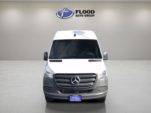 Used 2025 Mercedes-Benz Sprinter 2500 image 2