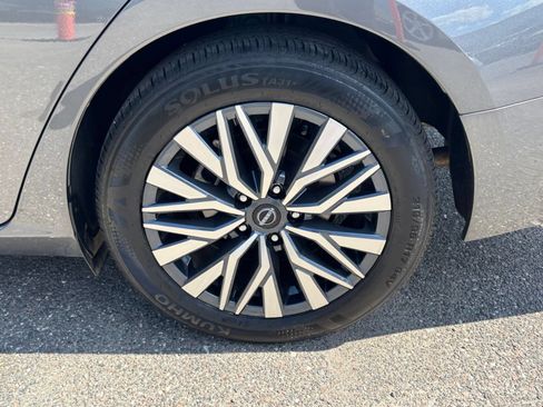 Used 2025 Nissan Altima 2.5 SV FWD image 29