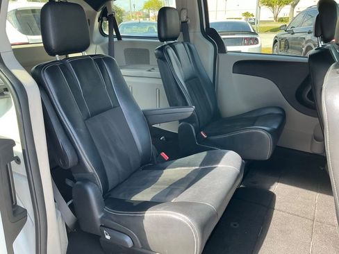 Used 2019 Dodge Grand Caravan SXT image 14