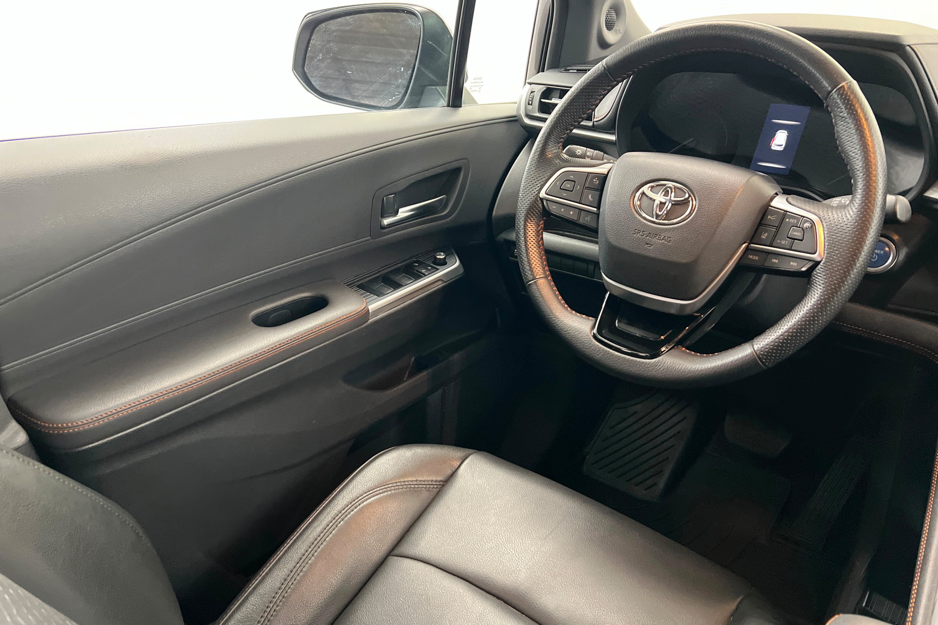 Used 2022 Toyota Sienna XSE w/ XSE Plus Package FWD image 12