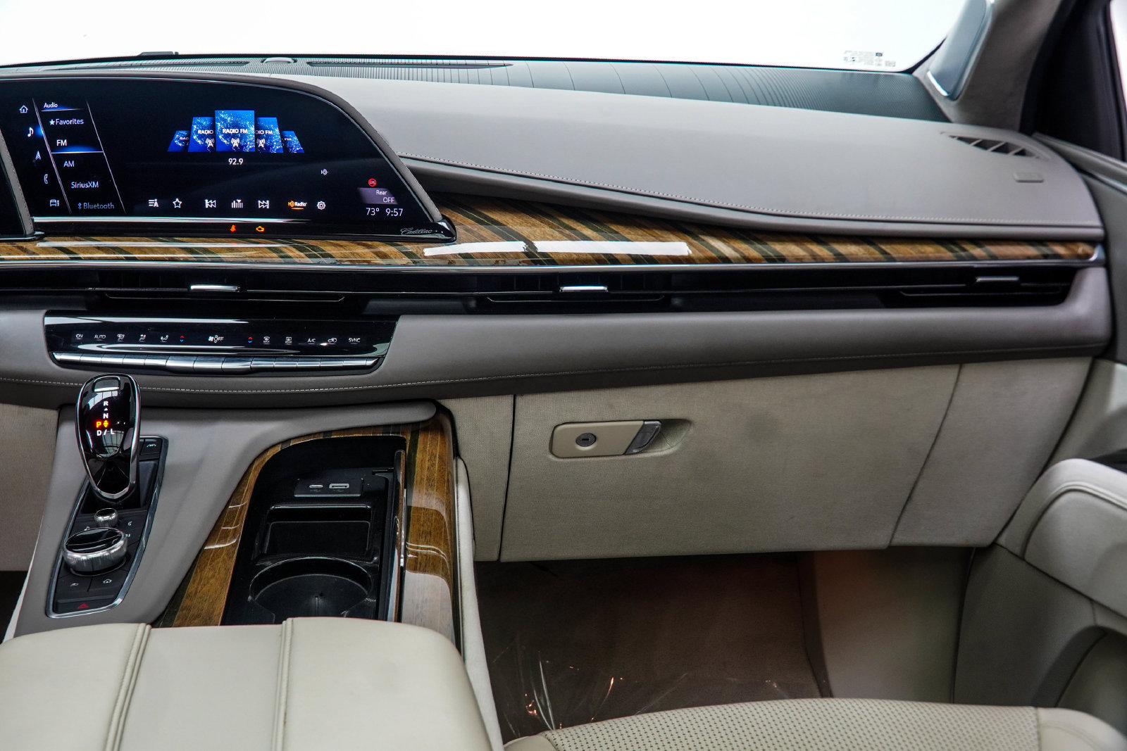 Used 2022 Cadillac Escalade Premium Luxury Platinum w/ LPO, Radiant Package AWD/4WD image 19