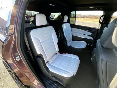 Used 2025 Chevrolet Traverse High Country image 25