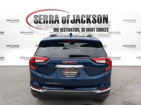 Used 2022 GMC Terrain SLT w/ Infotainment Package II FWD image 8
