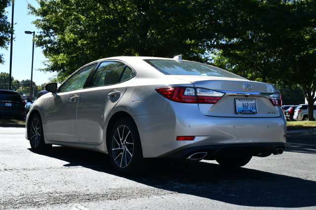 Used 2017 Lexus ES 350 w/ Luxury Package FWD image 5