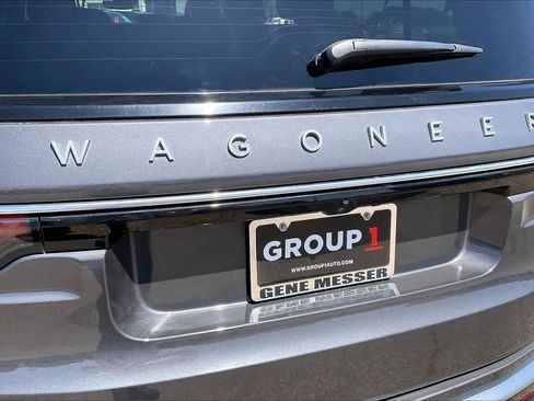 Used 2024 Jeep Wagoneer L Series II w/ Flexible Seating Group RWD image 29