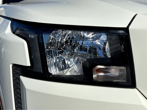 Used 2022 Nissan Frontier SV image 21