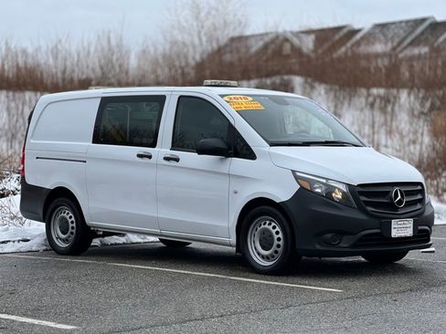 Used 2018 Mercedes-Benz Metris image 2