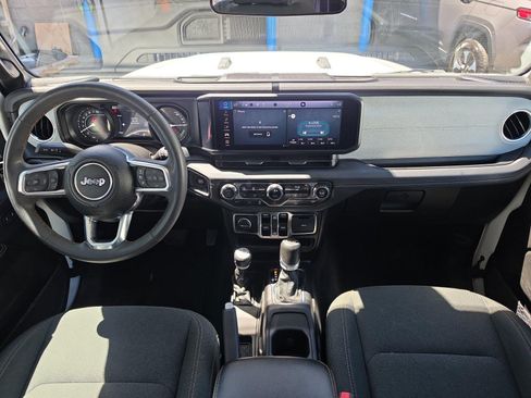 Used 2024 Jeep Wrangler Unlimited Sahara AWD/4WD image 17