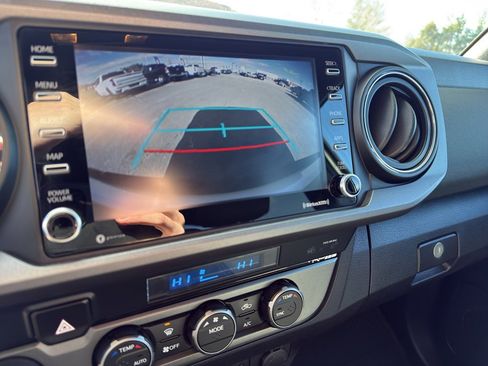 Used 2022 Toyota Tacoma TRD Off-Road image 20