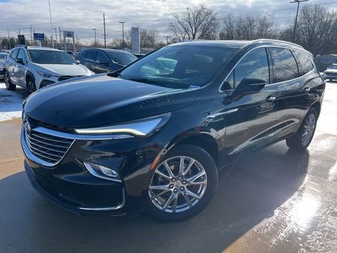 Used 2023 Buick Enclave Essence w/ Experience Buick Package image 3