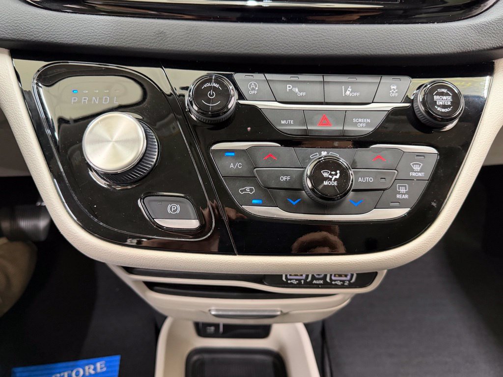 Used 2023 Chrysler Pacifica Touring-L FWD image 27