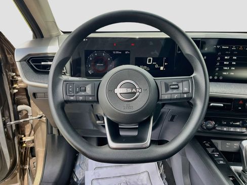 Used 2026 Nissan Kicks SV FWD image 11