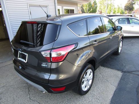 Used 2017 Ford Escape SE AWD/4WD image 3