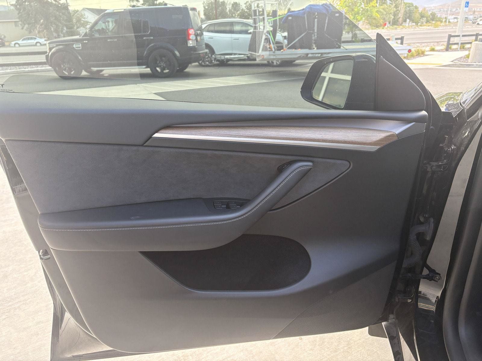Used 2024 Tesla Model Y Long Range AWD/4WD image 11