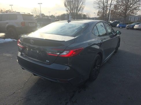 Used 2025 Toyota Camry SE image 8