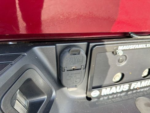 Used 2020 RAM 1500 Classic SLT AWD/4WD image 12