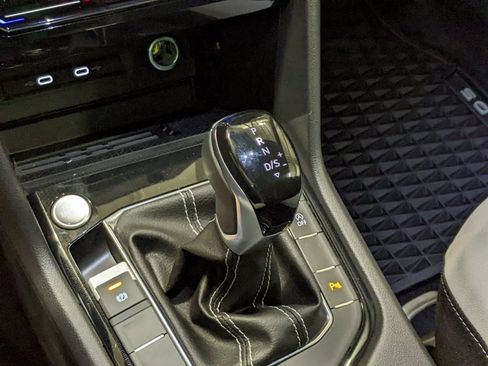 New 2025 Volkswagen Taos SE image 19