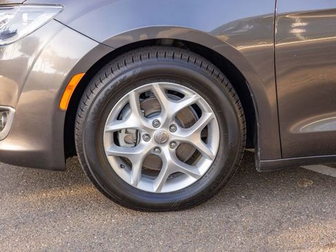 Used 2017 Chrysler Pacifica Touring Plus w/ Tire & Wheel Group image 8